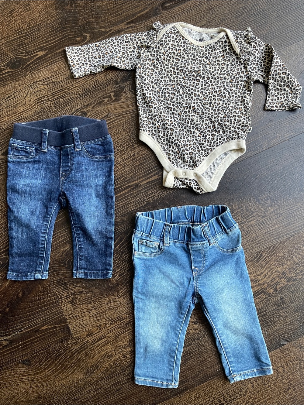 GAP Leopard Print Long-Sleeve Onesie and Jeans Infant Girls bundle 3-6 months